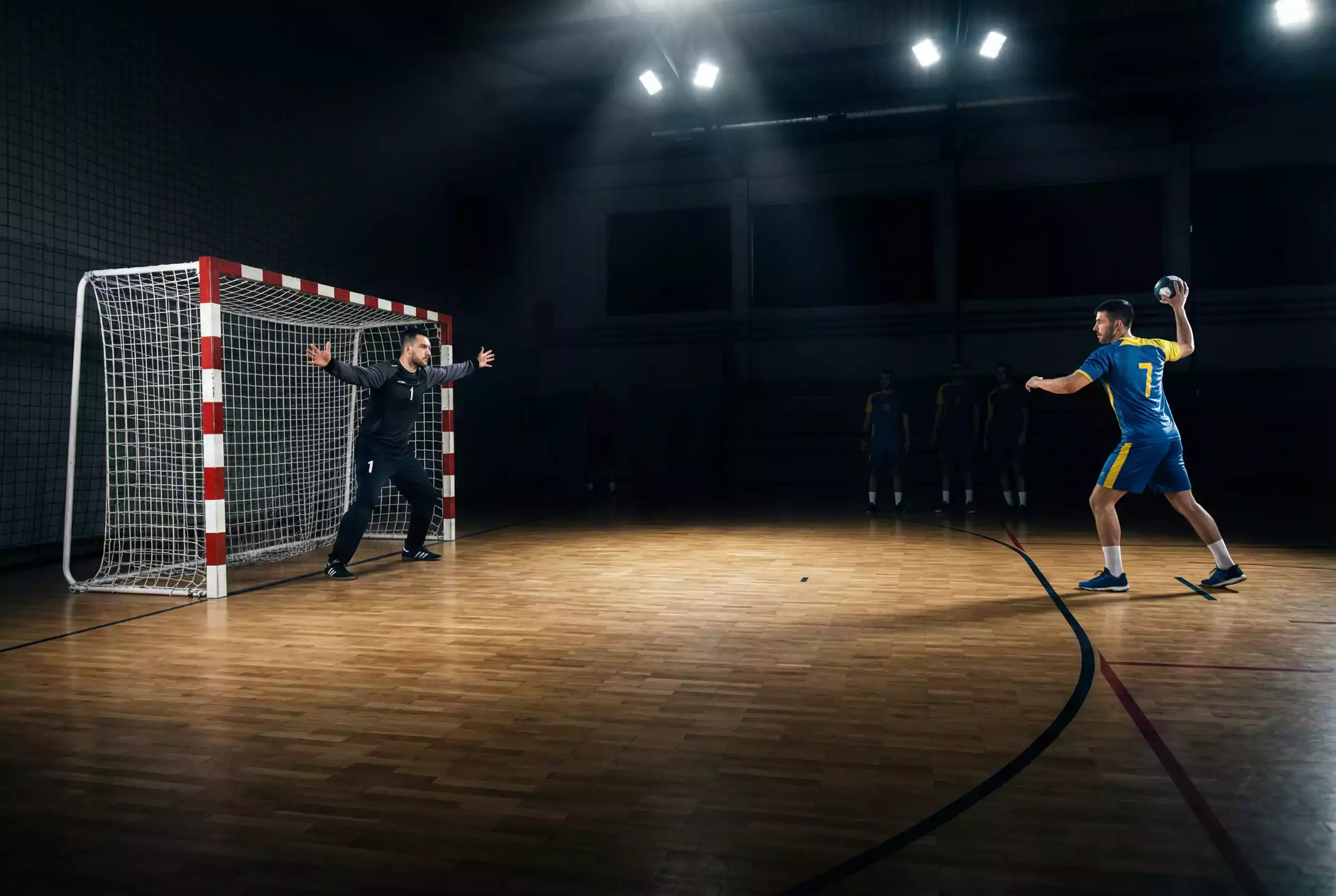 7-Meter-Wetten Handball: Torhüter bereitet sich auf einen Siebenmeter vor