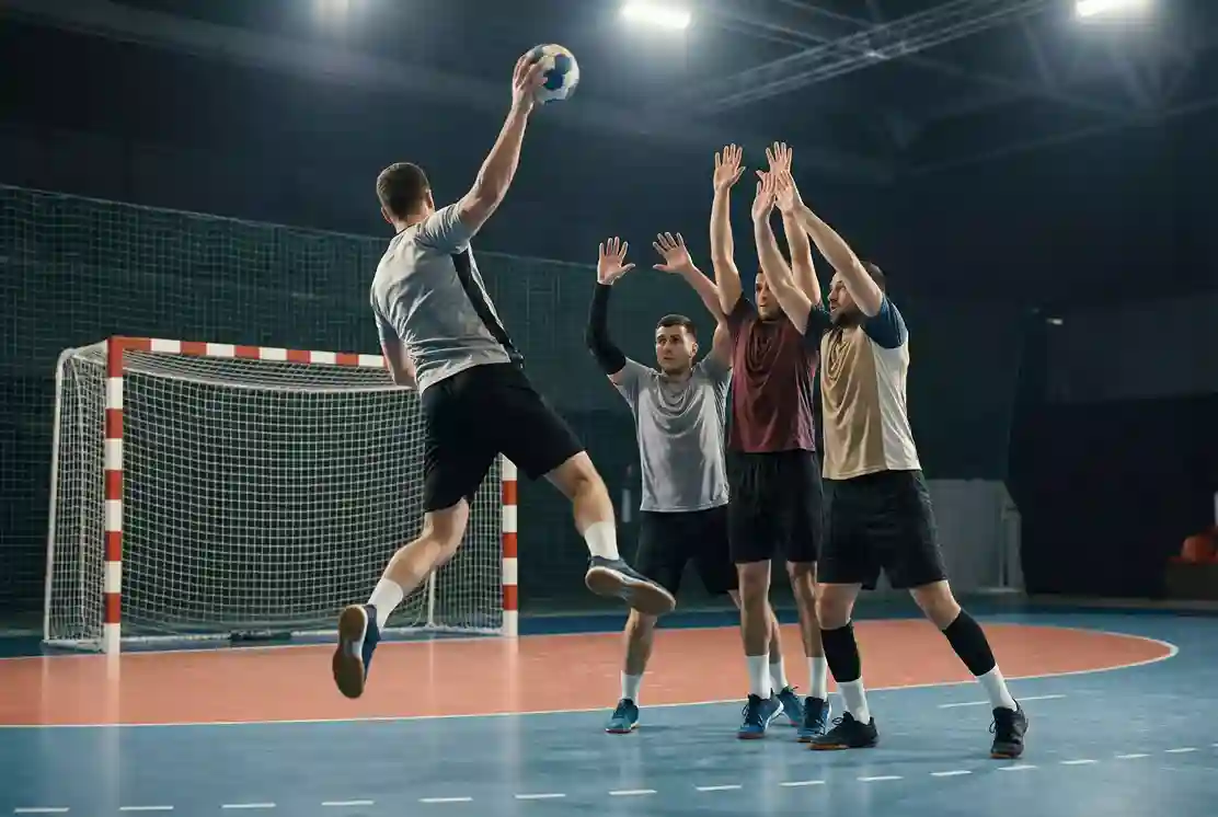 Handball-Spieler beim Torwurf im Rueckraum waehrend eines Bundesliga-Spiels